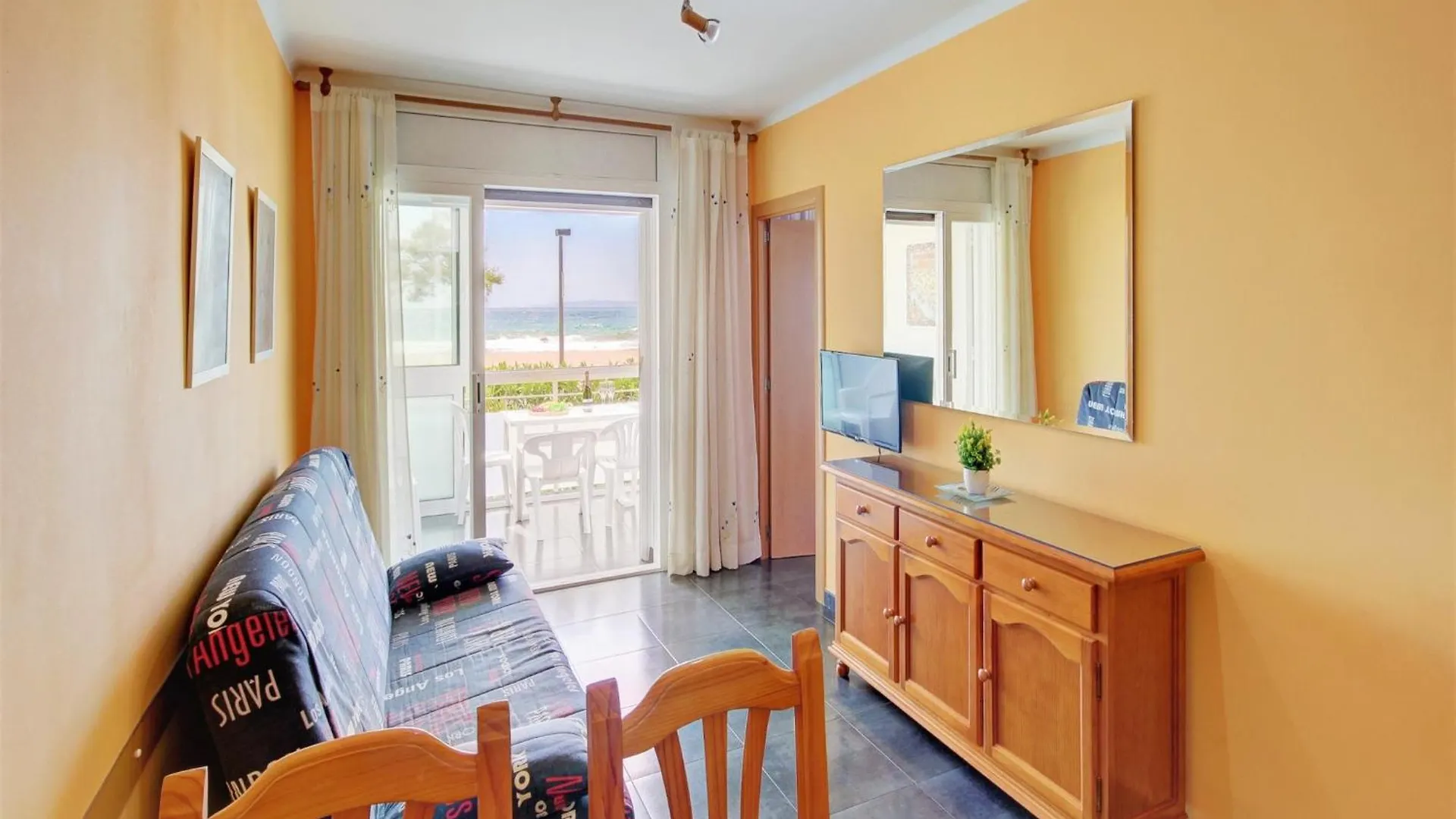 Pretty Apartment With Balcony Roses 0*,  Spain