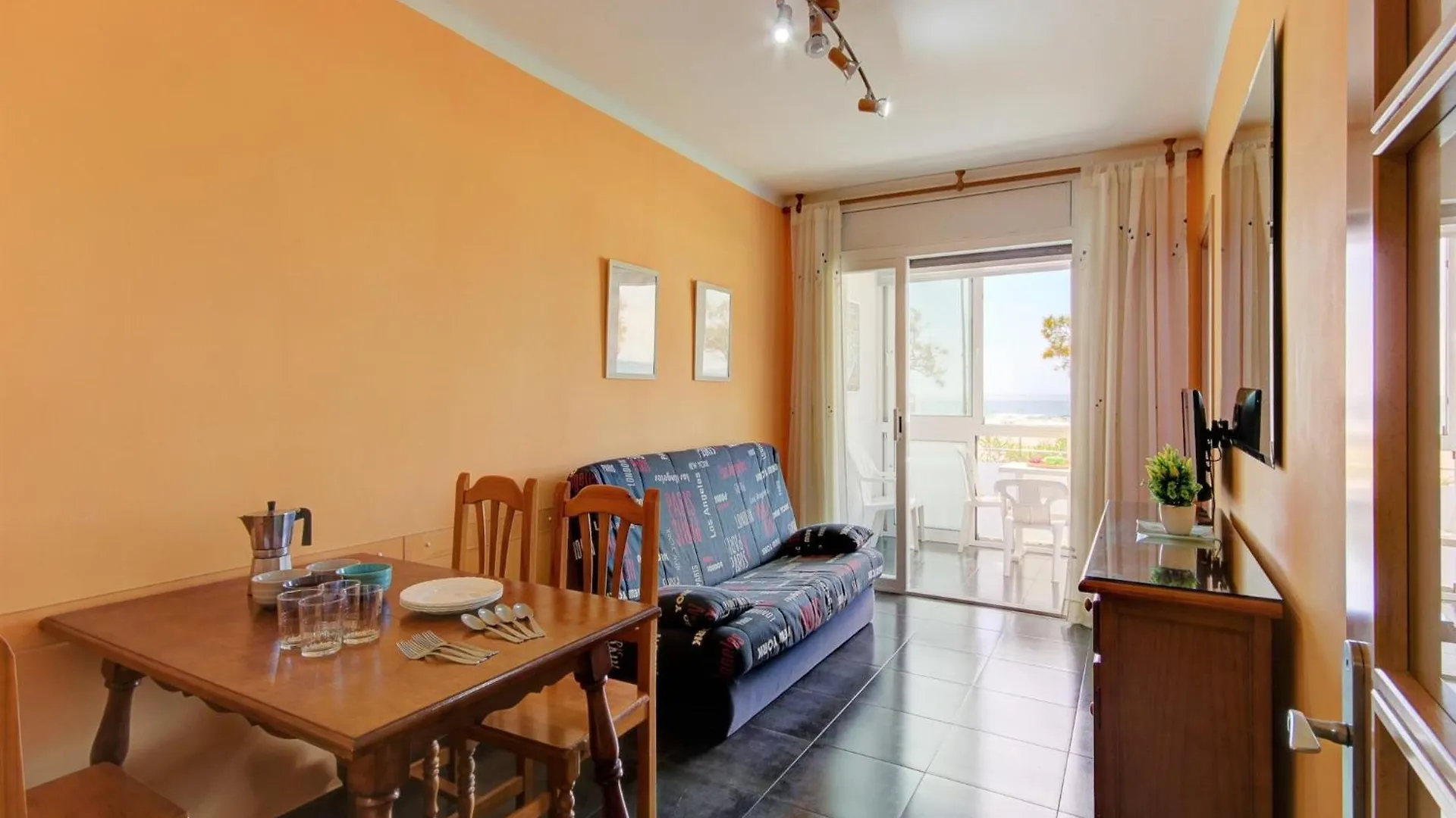 Pretty Apartment With Balcony Roses 0*,  Spain